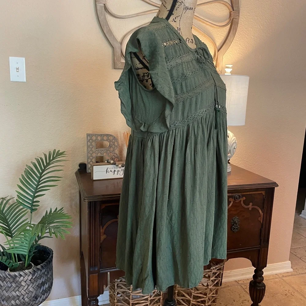 Green Ruffled Women's Dress - Picture 6 of 11